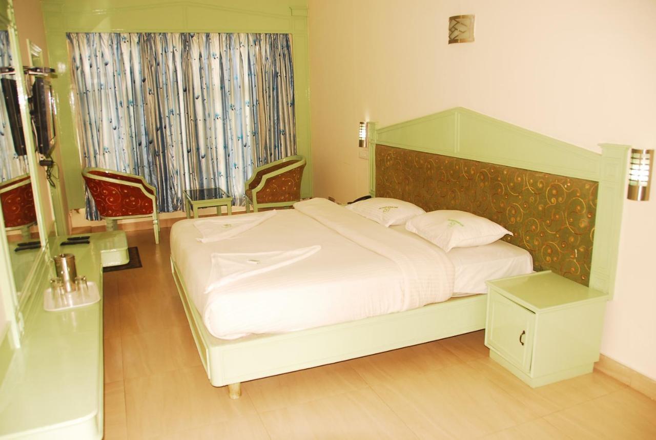 Hotel Sapphire Garden View Ooty Exteriör bild