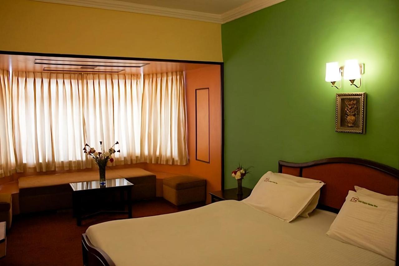 Hotel Sapphire Garden View Ooty Exteriör bild